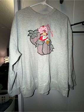 Gray Strawberry Shortcake’Berry Sweet' Graphic Sweatshirt Women's Cozy Pullover